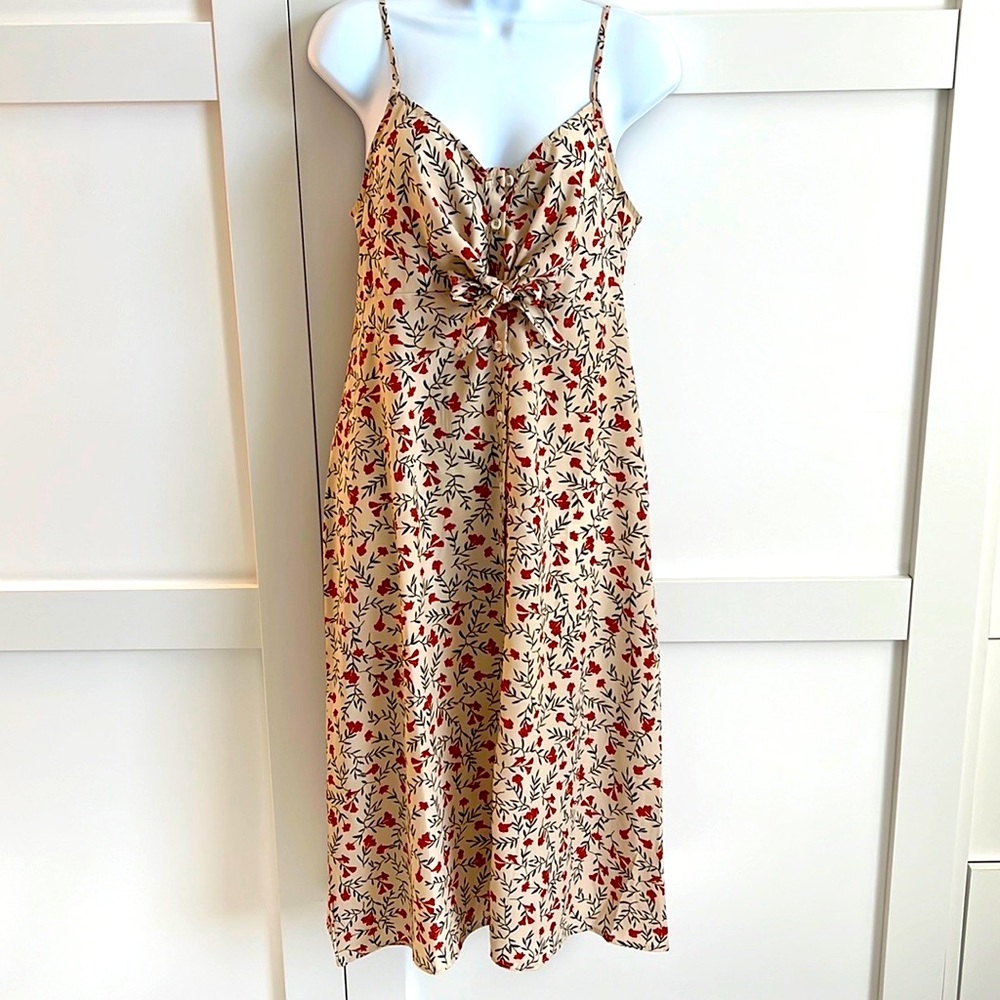 ‘Daisies’ brand- lightweight dress front tie small